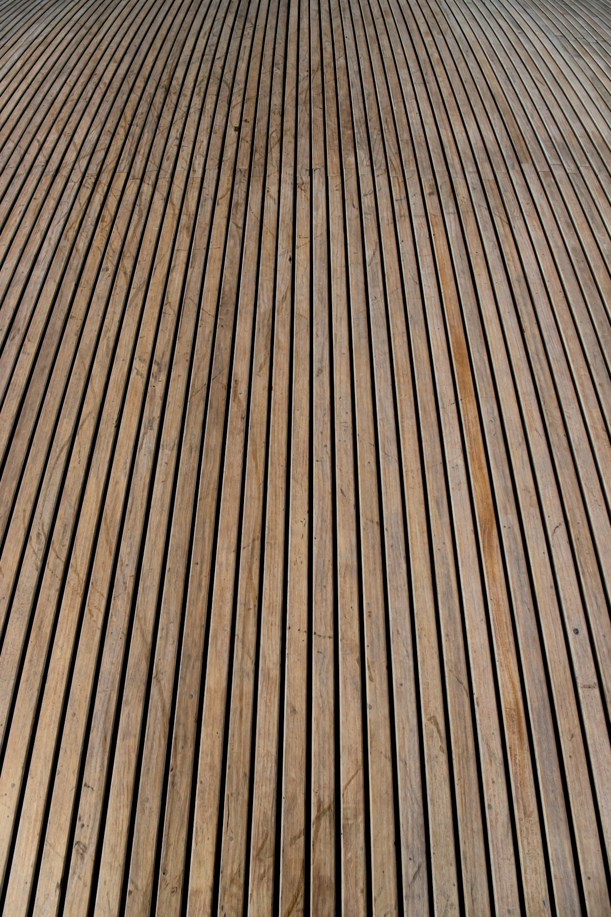 Holzterrasse mit Sitzbereich